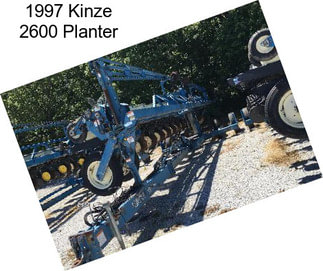 1997 Kinze 2600 Planter