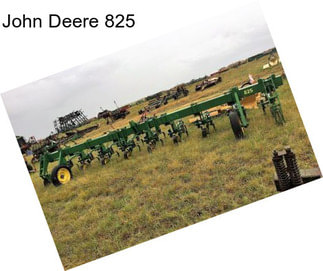 John Deere 825