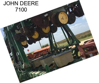 JOHN DEERE 7100