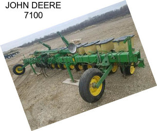 JOHN DEERE 7100