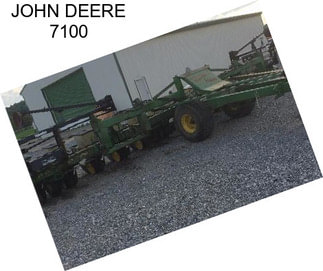 JOHN DEERE 7100