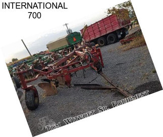 INTERNATIONAL 700