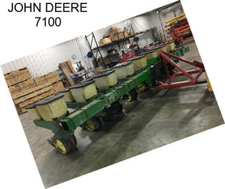 JOHN DEERE 7100