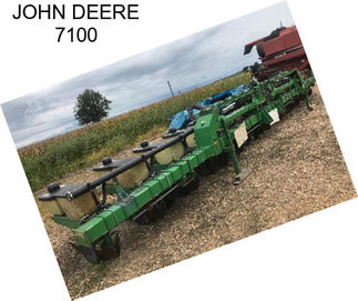 JOHN DEERE 7100