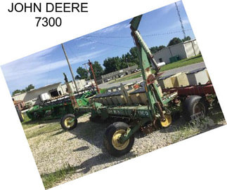 JOHN DEERE 7300