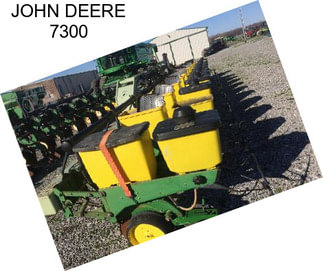 JOHN DEERE 7300