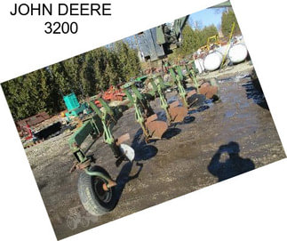 JOHN DEERE 3200