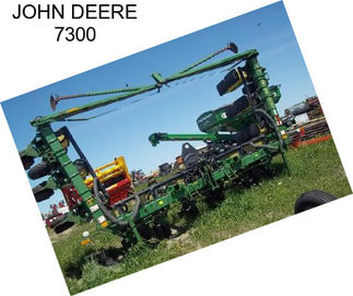 JOHN DEERE 7300