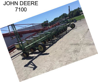 JOHN DEERE 7100