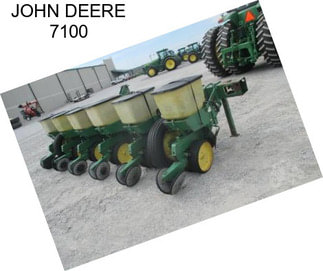 JOHN DEERE 7100