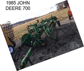 1985 JOHN DEERE 700