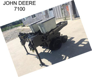 JOHN DEERE 7100