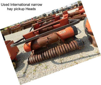 Used International narrow hay pickup Heads