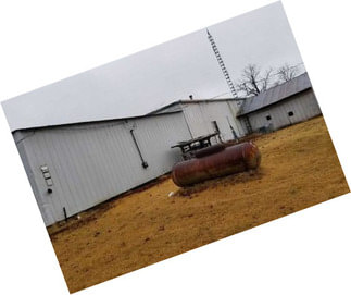 For Sale $125,000 Country Grocery And Package Store On 2 Acres With 4 Garage Bays In Ripley County Near Doniphan, Missouri.
Retail Or Service Opportunity In The Ozarks Surrounded By Mark Twain National Forest.